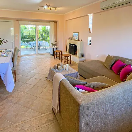3 Bedroom Lovely Home In Lakkopetra *