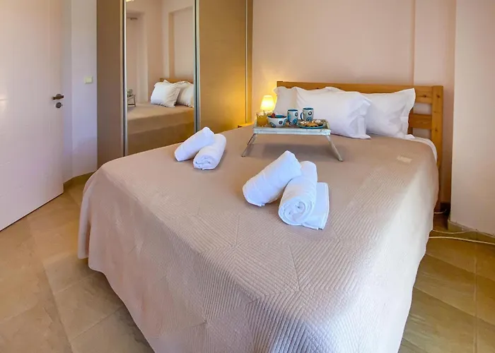 בית נופש Gorgeous In Lakkopetra With Wifi