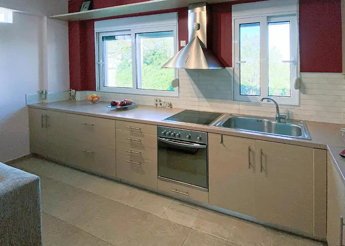 בית נופש Gorgeous In Lakkopetra With Wifi