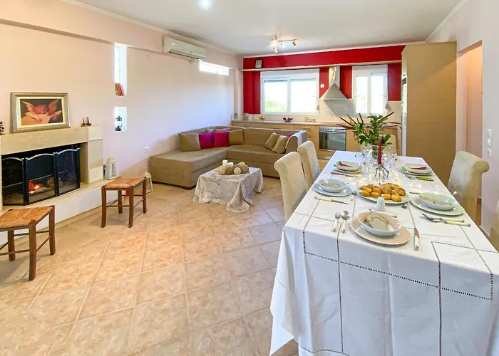 Gorgeous In Lakkopetra With Wifi Holiday home Lakopetra