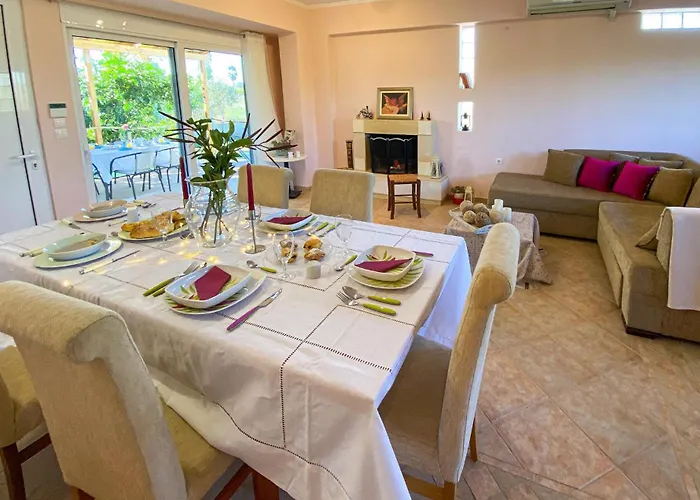 בית נופש Gorgeous In Lakkopetra With Wifi *